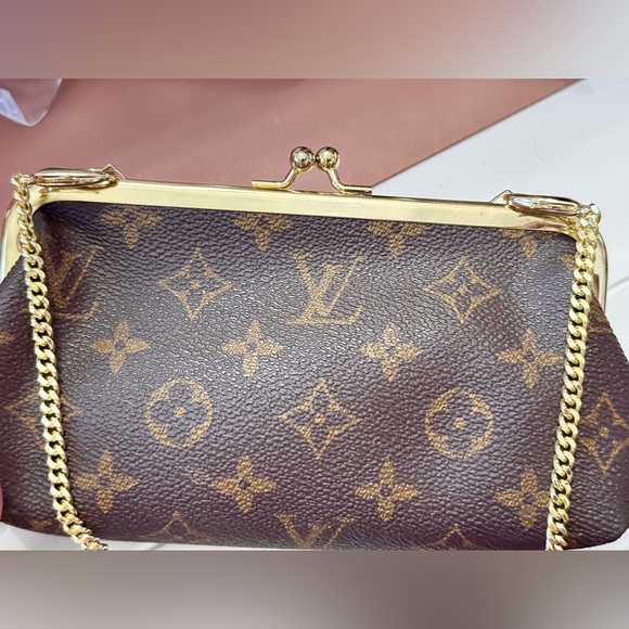 SOLD Vintage Louis Vuitton Kisslock Purse w COA - Picture 9 of 13